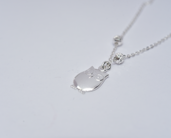 Collar de plata con buho