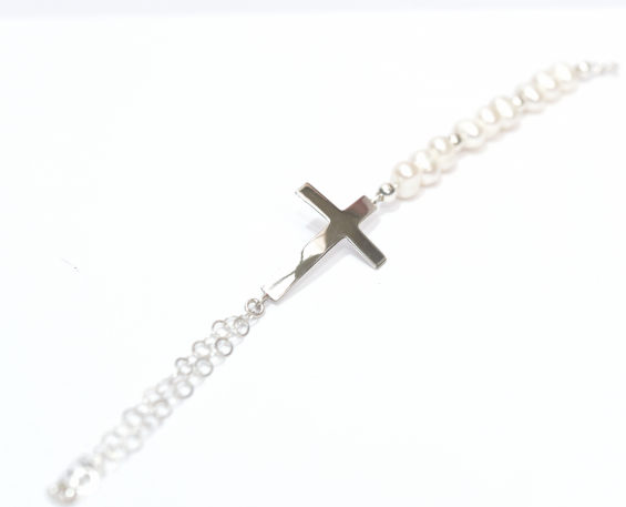 Pulsera de plata con cruz y perlas