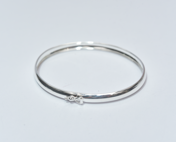 Brazalete de plata con seguro