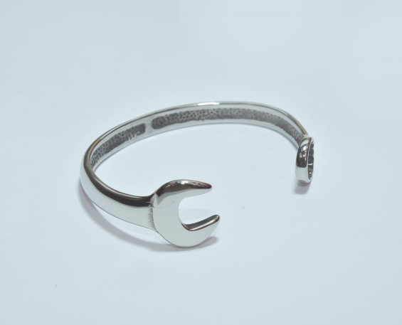 Brazalete llave inglesa