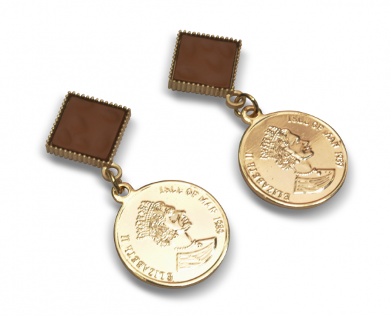 arete fantasia rombo café y moneda dorada