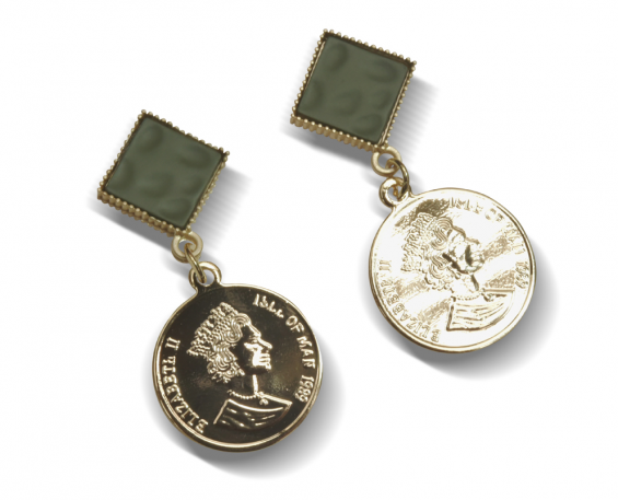 arete fantasia rombo negro y moneda dorada