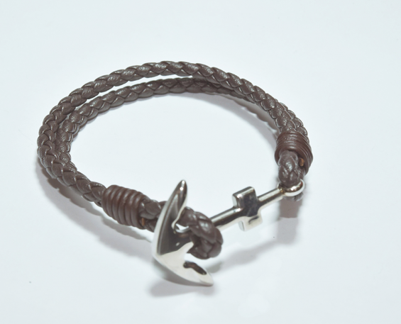 Pulsera piel café con ancla plata