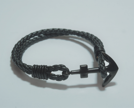 Pulsera piel negra con ancla negra