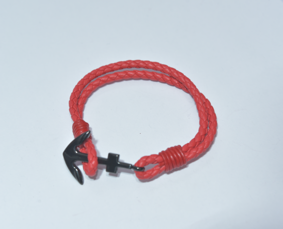 Pulsera roja con ancla negra