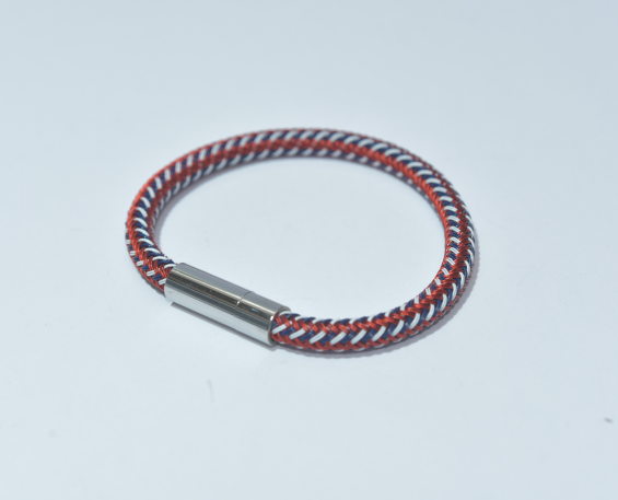 Pulsera con broche plateado