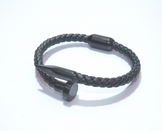 Pulsera negra clavo