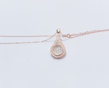 Collar de plata en gota de agua con piedras transparentes