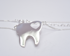 Collar de plata molar con corazón