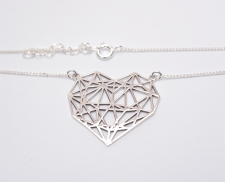 Collar de plata corazón geometrico