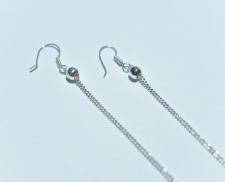 Aretes de plata largos con bolitas 
