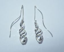 Aretes de plata en forma de espiral
