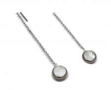aretes largos de acero inoxidable color pplata  con piedra de concha nacar