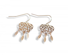 ARETES DE CORAZÓN CON PLUMAS