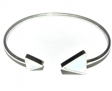 BRAZALETE TRIANGULO CON CONCHA