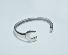 Brazalete llave inglesa