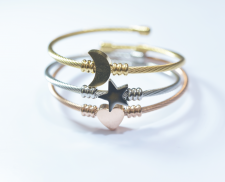 BRAZALETE DE LUNA, ESTRELLA Y CORAZÓN