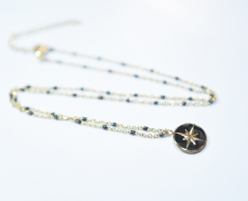 COLLAR NEGRO CON ESTRELLA