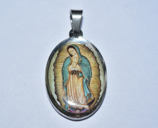 DIJE VIRGEN DE GUADALUPE CON CONCHA