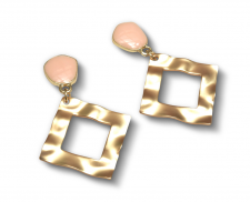 aretes cuadros  color rosa 