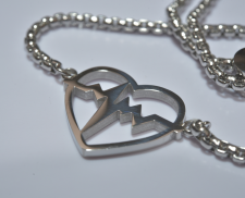 Pulsera de acero inoxidable de corazon con pulso