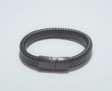 Pulsera negra con broche negro