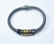 Pulsera de piel con greca dorada
