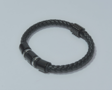 Pulsera negra con broche
