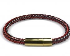 PULSERA ROJO Y NEGRO CON BROCHE DORADO. 