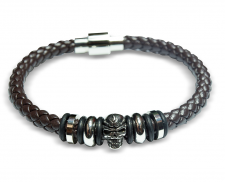 Pulsera de piel café con calavera