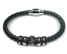 Pulsera de piel negra con calavera