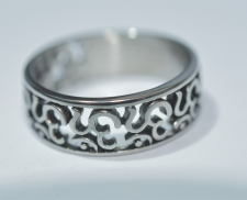 Anillo con simbolos om